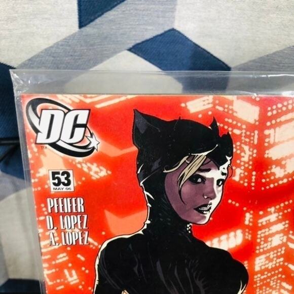 CATWOMAN #53 2nd Print (DC 2006) signed Adam Hughes Cover - Picture 4 of 6